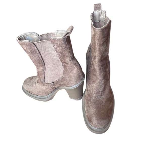 Nine West Suede Chelsea Ankle Booties Block Heel Lug Sole Women's 6.5 - Picture 8 of 15